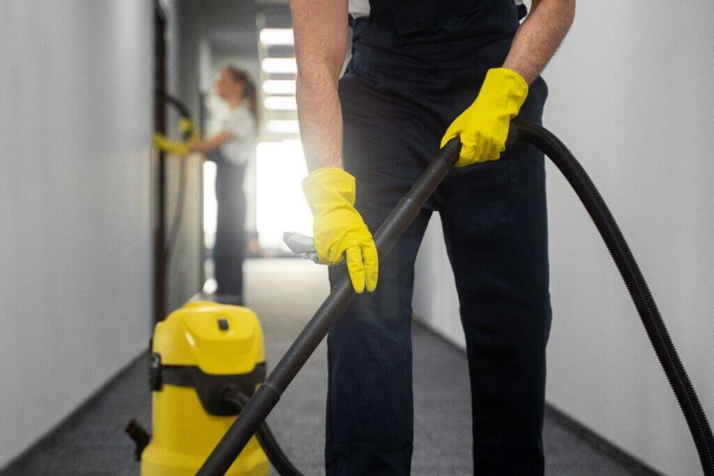 How Professional Deep Cleaning Maintains High Business Standards